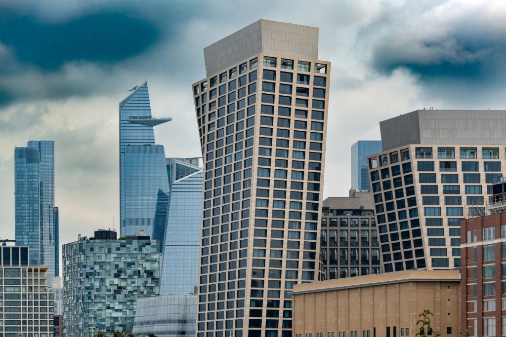 Sullivan County vs. Manhattan: How to Choose the Right Market for Your Next Move